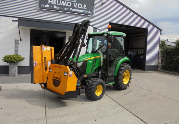 john deere 3045R,mc connel,heggensnoeier